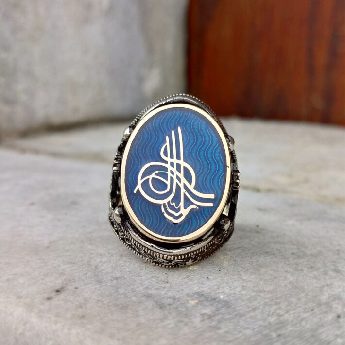 Gümüş Mavi Mineli Osmanlı Tuğralı ve 2 Yanı İşlemeli Erkek Yüzük