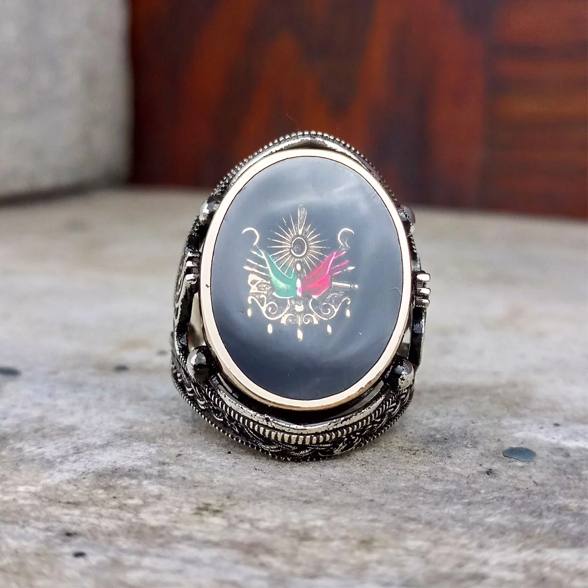 Gümüş Siyah Mineli Osmanlı Armalı ve Tuğra İşlemeli Erkek Yüzük