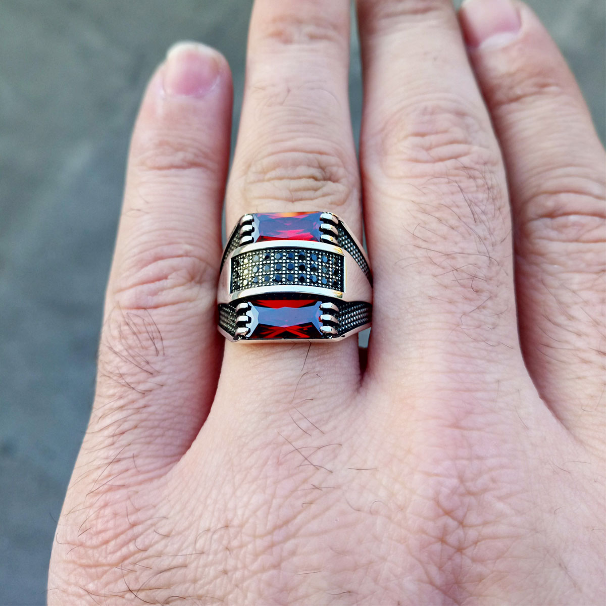 925 Ayar Gümüş Kırmızı Baget Taşlı Erkek Yüzük 2 925 Ayar Gümüş Kırmızı Baget Taşlı Erkek Yüzük - Görsel 2