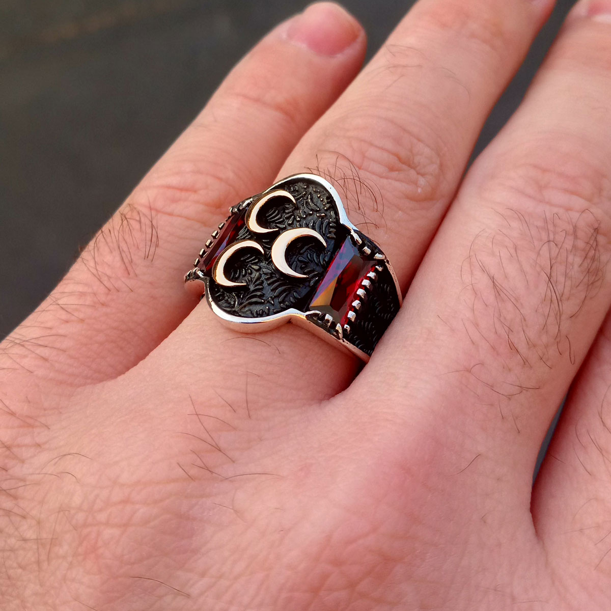 925 Ayar Gümüş Kırmızı Taşlı Üç Hilal Erkek Yüzük 2 925 Ayar Gümüş Kırmızı Taşlı Üç Hilal Erkek Yüzük - Görsel 2